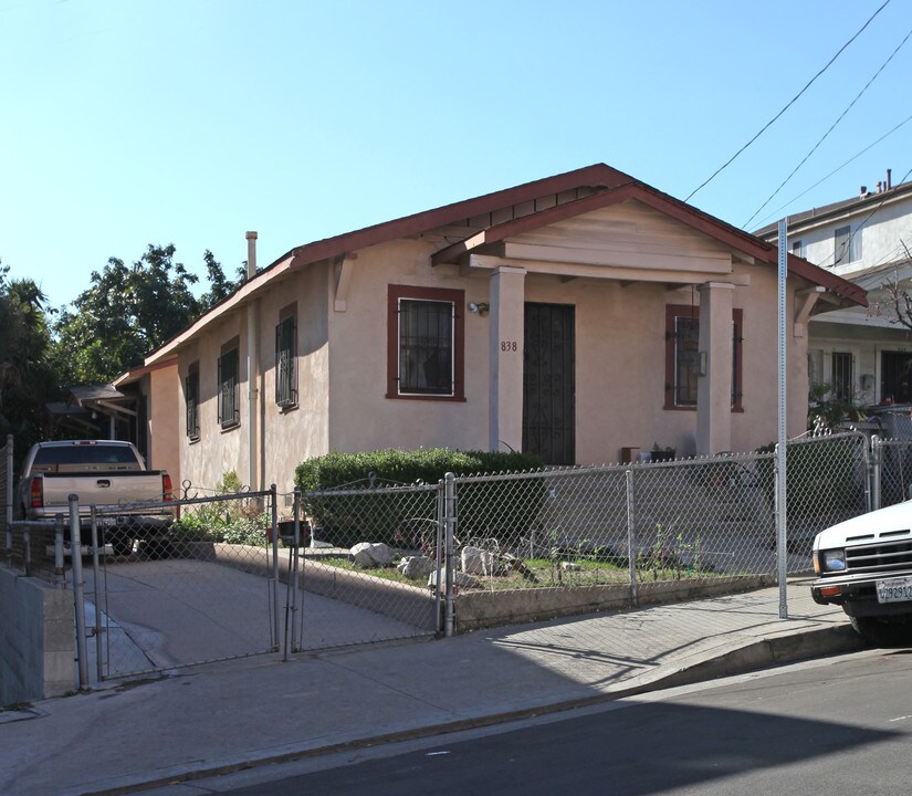 838 N Bunker Hill Ave in Los Angeles, CA - Building Photo