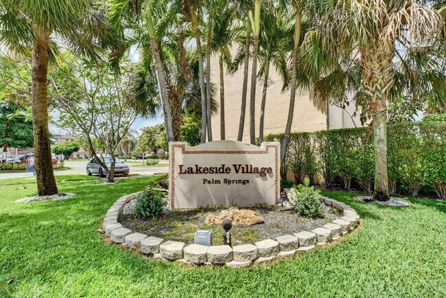 705 Lori Dr in Palm Springs, FL - Building Photo - Building Photo