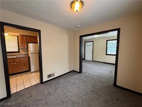 1835 Hillcrest Rd NW in Canton, OH - Building Photo - Building Photo