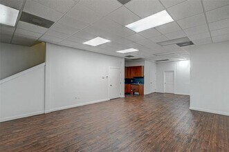 9788 Clarewood Dr in Houston, TX - Building Photo - Building Photo