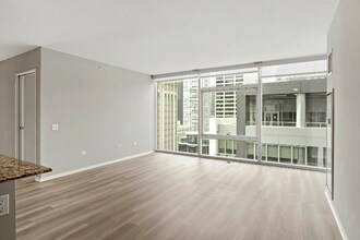 450 N St Clair St in Chicago, IL - Building Photo - Building Photo