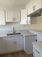 Beachside Apartments in Anaheim, CA - Foto de edificio - Building Photo
