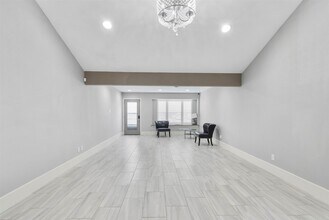7727 Barberton Dr in Houston, TX - Building Photo - Building Photo