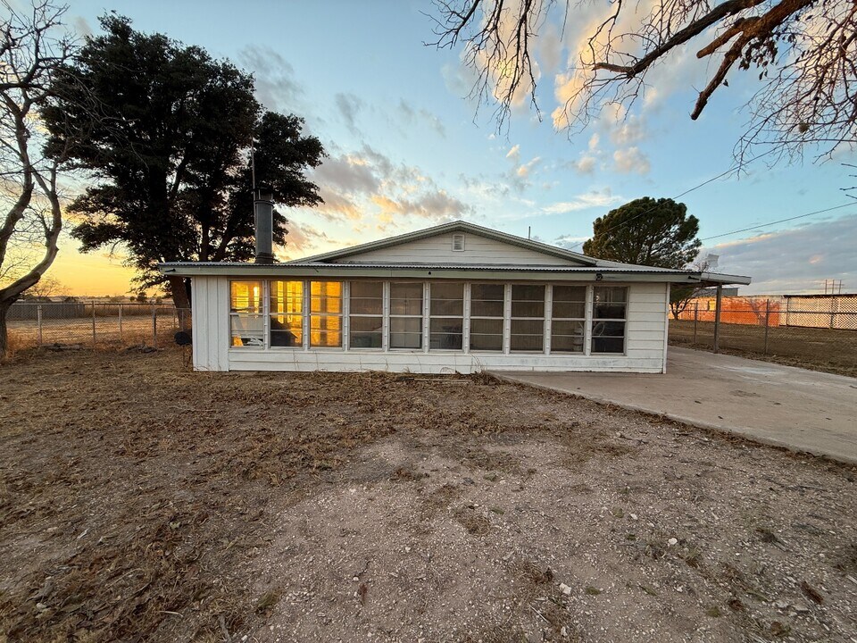 2805 N Brand Dr in Hobbs, NM - Building Photo