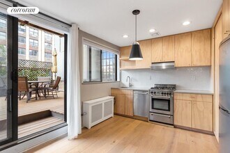 215 E 24th St in New York, NY - Foto de edificio - Building Photo