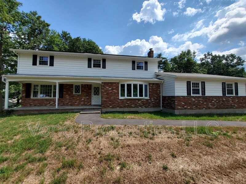 7 Whispering Pines in Ballston Lake, NY - Building Photo