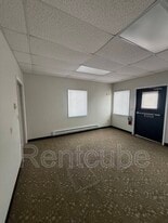 1820 Radford Rd in Dubuque, IA - Building Photo