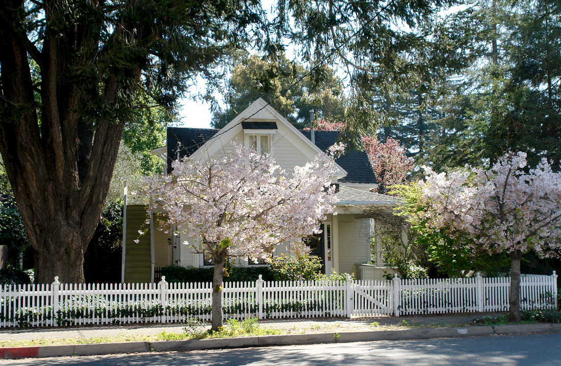 216 Fitch St in Healdsburg, CA - Building Photo