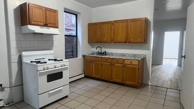 28 Elmwood Ave, Unit 2
