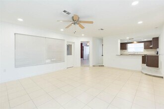 8253 Redfield Dr in Port Richey, FL - Building Photo - Building Photo