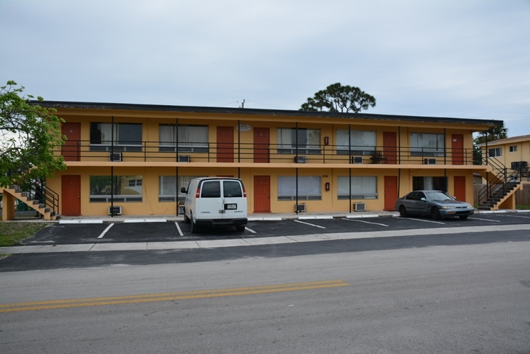 Riverland Court Apartments in Fort Lauderdale, FL - Building Photo