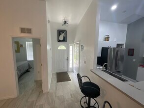 929 Bolivia Dr in Lehigh Acres, FL - Foto de edificio - Building Photo