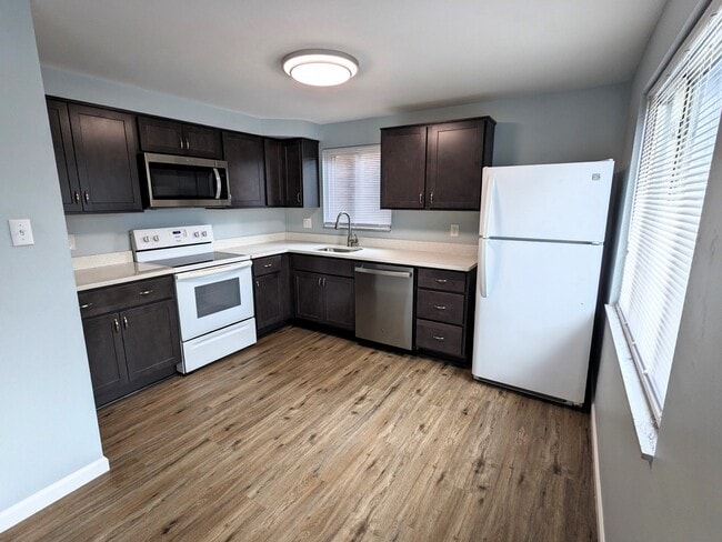 164 Pointview Rd, Unit 2nd Floor in Pittsburgh, PA - Foto de edificio - Building Photo