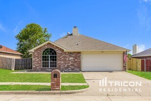 1214 Crooked Creek Ct in Midlothian, TX - Building Photo