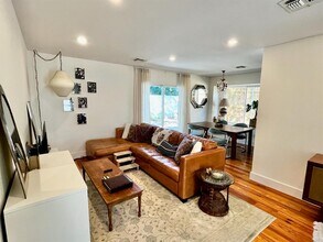 4504 W Village Ct in Austin, TX - Building Photo - Building Photo