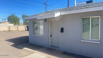 2142 E Taylor St in Phoenix, AZ - Building Photo
