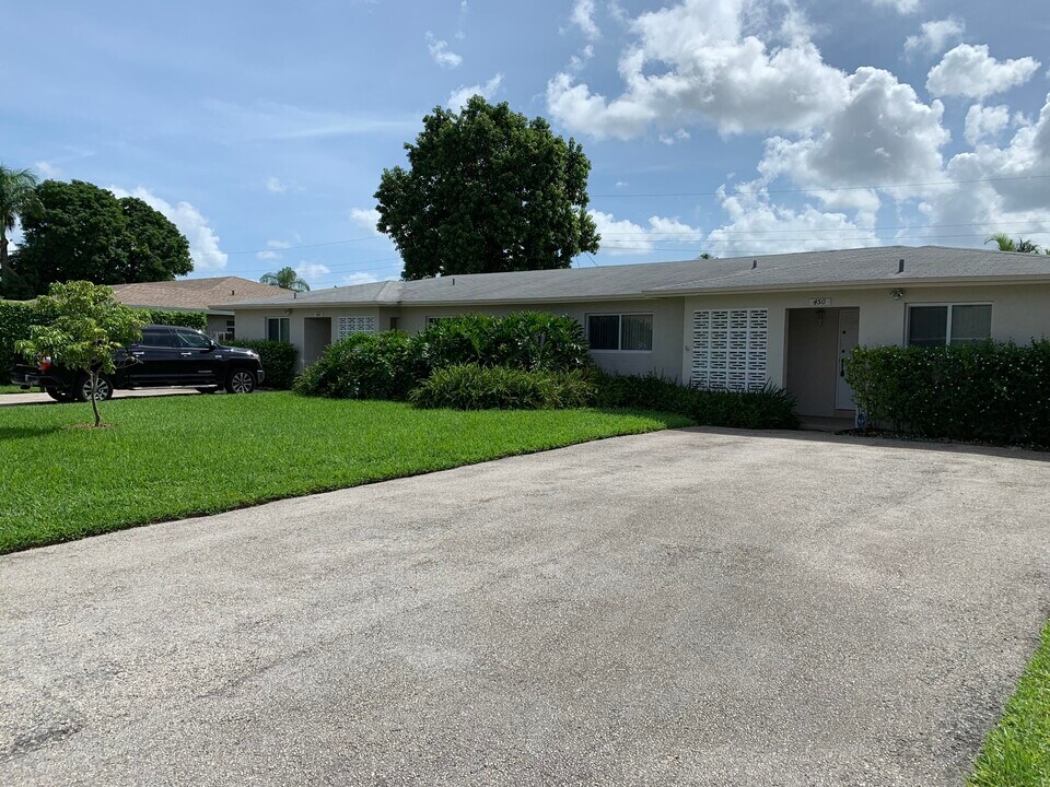 450 W Conference Dr in Boca Raton, FL - Building Photo