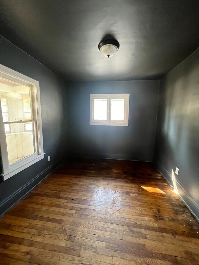 property at 2120 W Genesee Ave