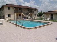 1318-1322 SE 40th Ter in Cape Coral, FL - Foto de edificio - Building Photo