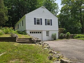 58 Old Hawleyville Rd in Newtown, CT - Building Photo - Building Photo