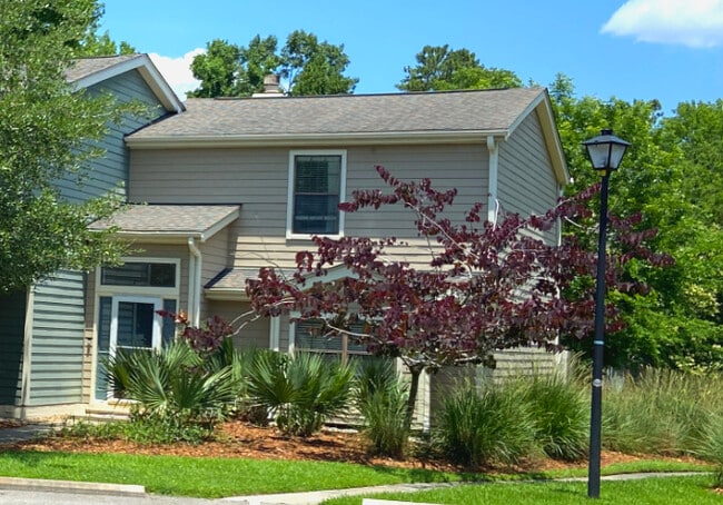 property at 1809 Parc Vue