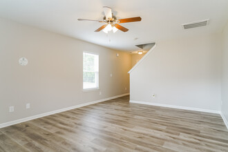 306 Randolph Dr in Clayton, NC - Building Photo - Building Photo