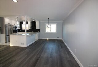 26 Circle Dr in Bay Shore, NY - Building Photo - Building Photo