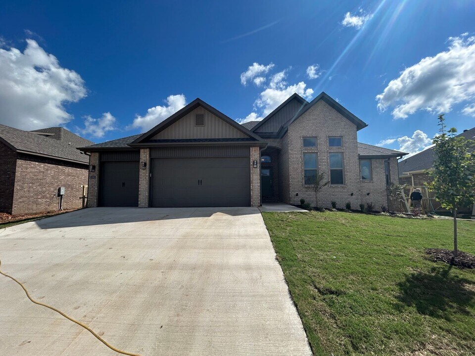 2312 Salmon St in Pea Ridge, AR - Building Photo