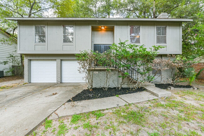 property at 2051 Oak Shores Dr