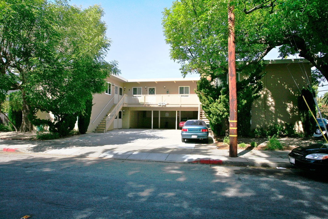 Clinton Apartments in Redwood City, CA - Foto de edificio