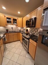 301 Post Rd E in Westport, CT - Foto de edificio - Building Photo