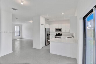 252 SW 159th Ter in Pembroke Pines, FL - Building Photo - Building Photo
