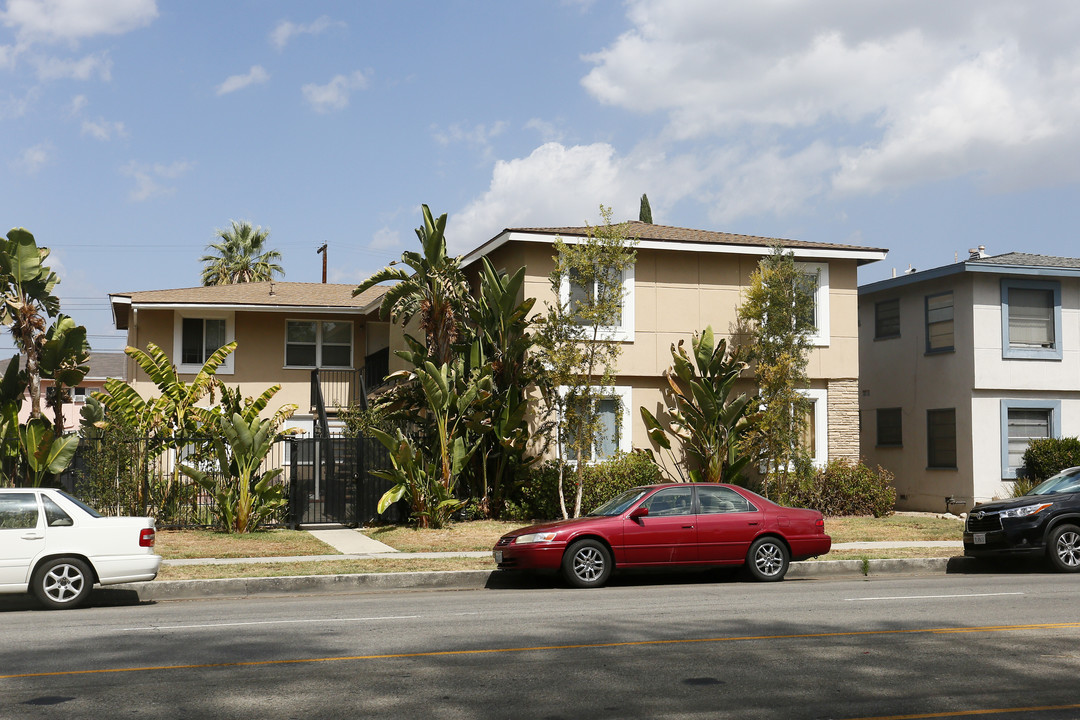 20541 Vanowen St in Winnetka, CA - Building Photo