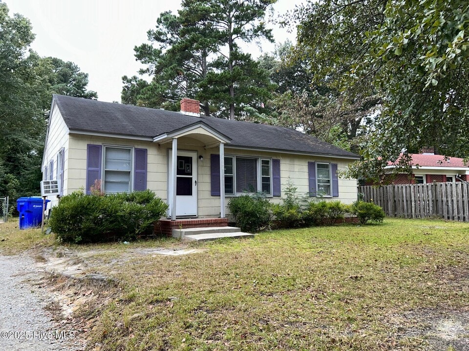 2608 Jackson Dr in Greenville, NC - Building Photo