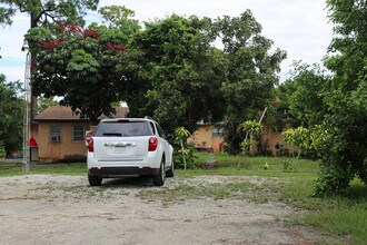 4308 Forest Ln in Lake Worth, FL - Building Photo - Building Photo