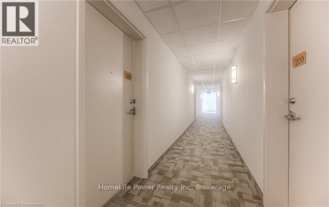 301-301 Westmount Rd W in Kitchener, ON - Building Photo - Building Photo