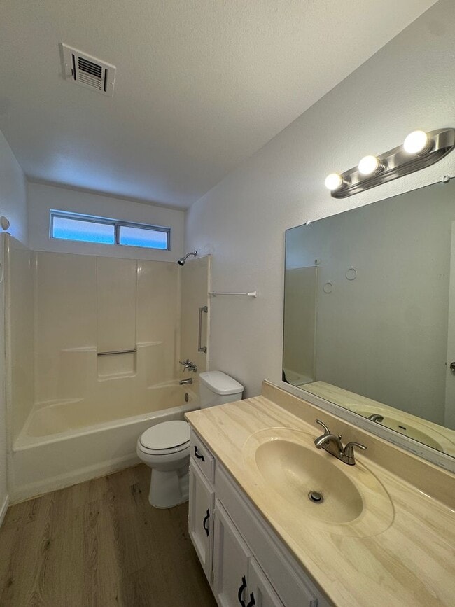 928 E California Ave in Ridgecrest, CA - Building Photo - Building Photo