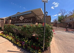 1881 Bering Dr, Unit 6 in Houston, TX - Building Photo - Building Photo