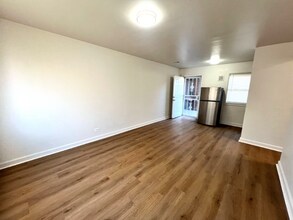 9136 S Anthony Ave in Chicago, IL - Building Photo - Building Photo