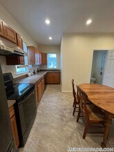 124 Forest St, Unit 1 in Medford, MA - Foto de edificio - Building Photo