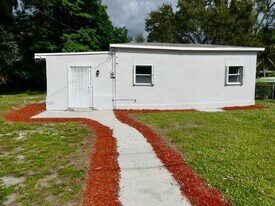 2275 NW 99th Terrace in Miami, FL - Building Photo