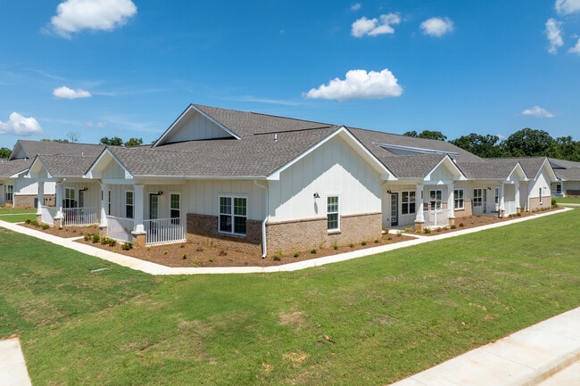 Encore at Beacon Place in Kathleen, GA - Foto de edificio - Building Photo