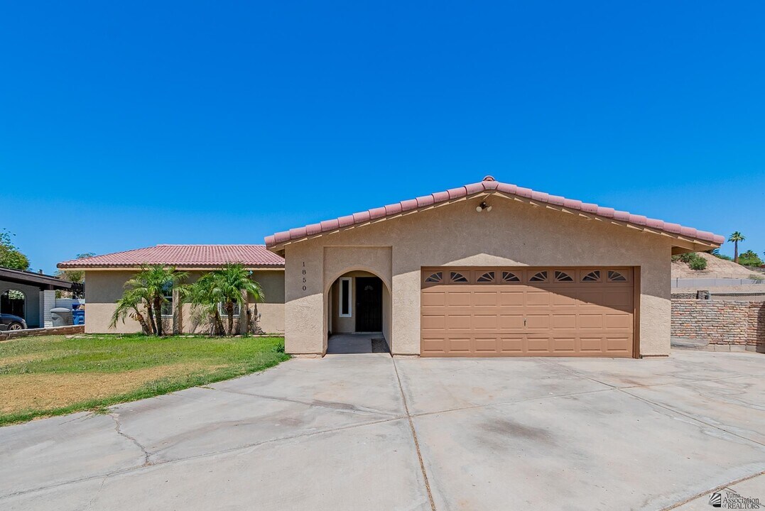 1850 W 15th Ln in Yuma, AZ - Building Photo