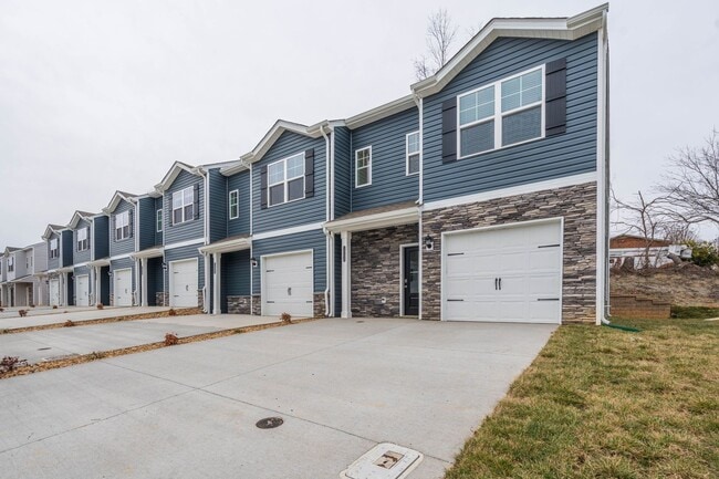 1000 Saylors Pl in Jonesborough, TN - Building Photo - Building Photo
