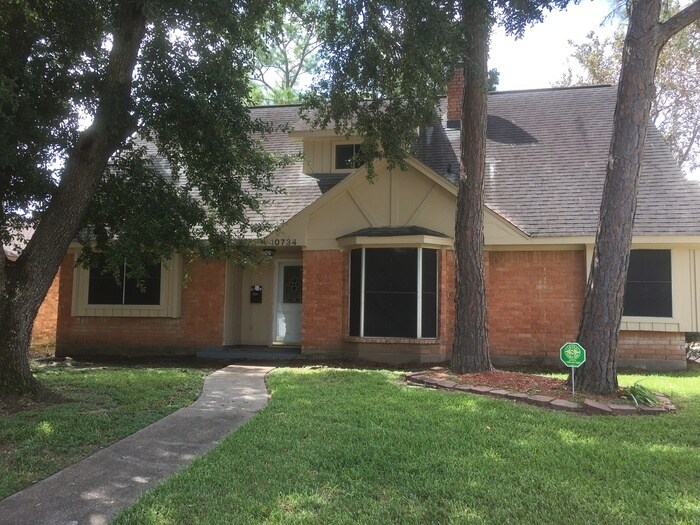 10734 Sagewillow Ln in Houston, TX - Building Photo
