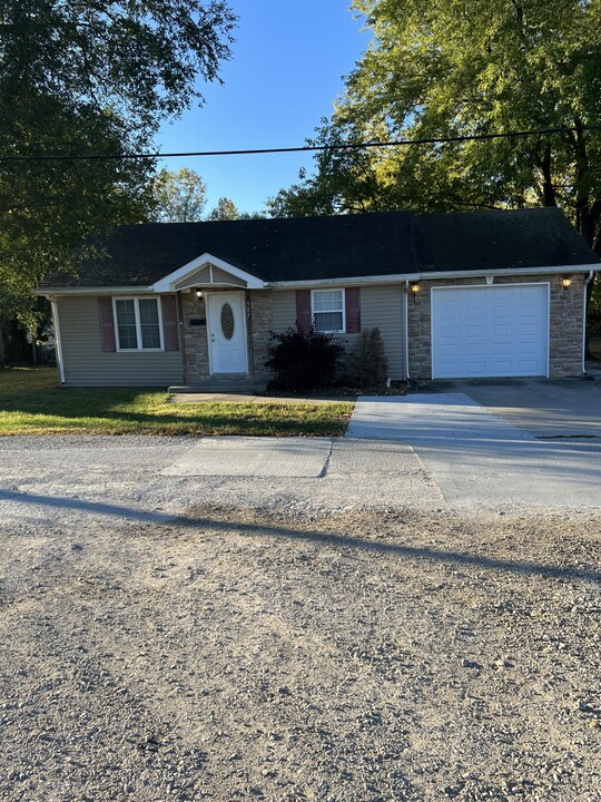 507 W Workman St in Knob Noster, MO - Building Photo