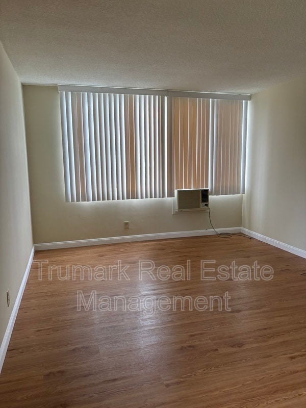 3830 Orangedale Ave in Montrose, CA - Building Photo - Building Photo