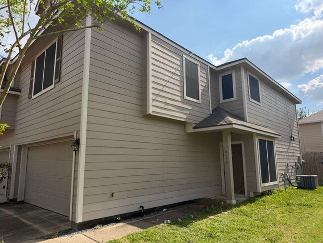 6055 Yorkglen Manor Ln in Houston, TX - Building Photo - Building Photo