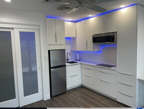 1006 NE 11th St, Unit Back Unit in Fort Lauderdale, FL - Building Photo - Building Photo