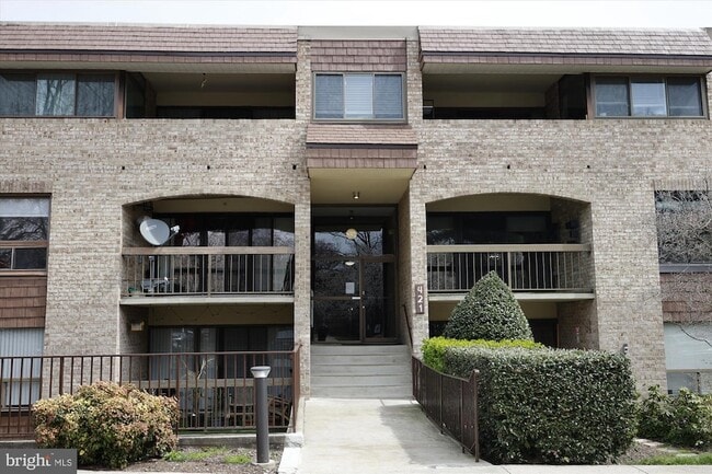 421 Christopher Ave, Unit 11 in Gaithersburg, MD - Building Photo - Building Photo